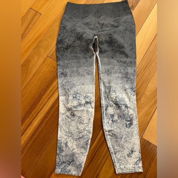 Size 8 lululemon ebb to train leggings - Picture 3 of 3